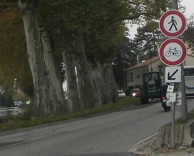 accés interdit aux pietons
